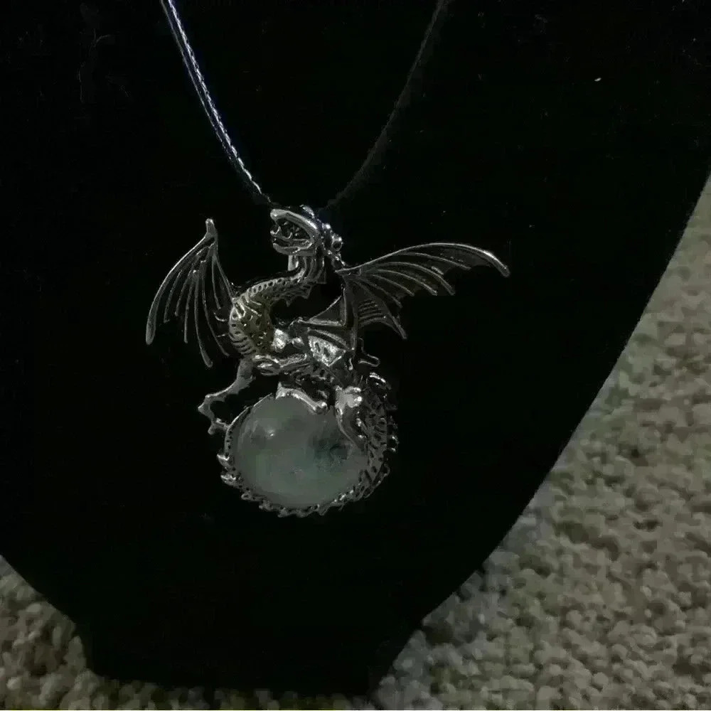 Dragon pendant with stone - necklace - Picture 2 of 6